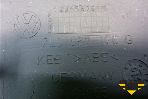Накладка на торпедо (боковая правая) (7L6857176G) для Volkswagen Touareg c 2002-2010г