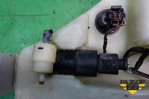 Бачок омывателя лобового стекла (7L0955453D) для Volkswagen Touareg c 2002-2010г