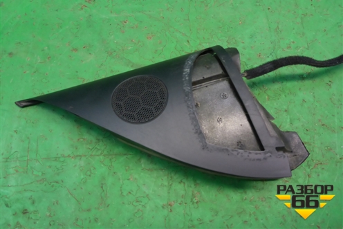 Накладка двери передней правой уголок (7L6837994) для Volkswagen Touareg c 2002-2010г