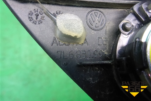 Накладка двери передней правой уголок (7L6837994) для Volkswagen Touareg c 2002-2010г