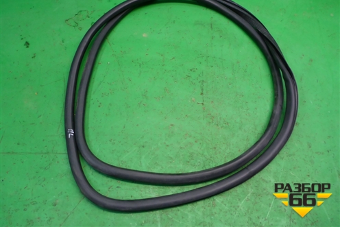 Уплотнитель двери передней левой (7L0867365A) для Volkswagen Touareg c 2002-2010г