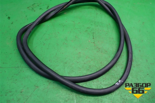 Уплотнитель двери передней левой (7L0867365A) для Volkswagen Touareg c 2002-2010г