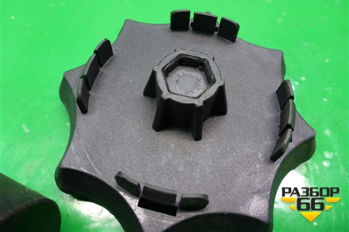 Болт крепления запасного колеса (7L0601347A) для Volkswagen Touareg c 2002-2010г