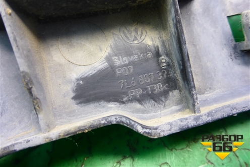 Кронштейн заднего бампера левый (боковой) (7L6807393B) для Volkswagen Touareg c 2002-2010г