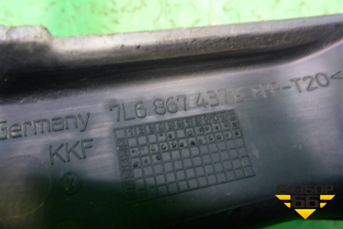 Накладка декоративная (на петлю двери багажника левая) (7L6867437E) для Volkswagen Touareg c 2002-2010г