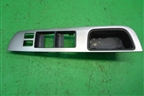 Накладка двери передней левой (80961EL11A) для Nissan Tiida (C11X) с 2004-2013г