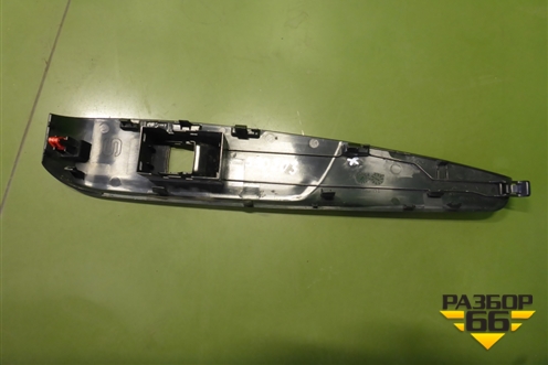 Накладка двери передней правой (7423133540) для Toyota Camry V70 с 2017г