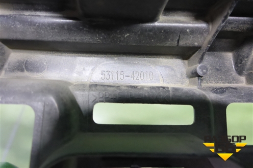 Кронштейн переднего бампера центральный (5311542010) для Toyota Rav-4 с 2018г