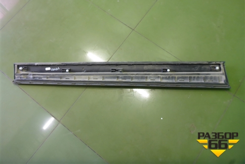 Накладка двери передней правой (до 2012г не крашеная) (8R0853960E) для Audi Q5 c 2008-2017г