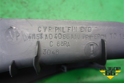 Накладка на торпедо (боковая правая) (4M5XA04096AAW) для Ford Focus 2 с 2008-2011г