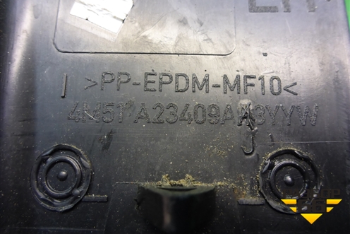 Накладка двери передней левой уголок (4M51A23409AJ3YYW) для Ford Focus 2 с 2008-2011г