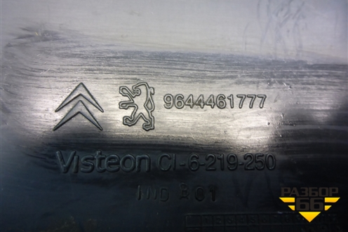 Накладка на торпедо (левая) (9644461777) для Peugeot Partner с 2002-2010г