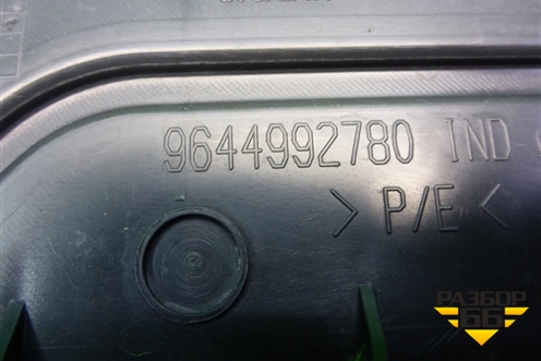 Дефлектор радиатора левый (9644992780) для Peugeot Partner с 2002-2010г