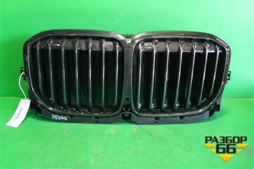 Решетка радиатора (под камеру) (5113226775) для BMW X7 G07 с 2018г
