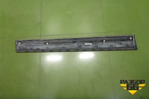 Накладка двери передней правой (до 2012г не крашеная) (8R0853960E) для Audi Q5 c 2008-2017г