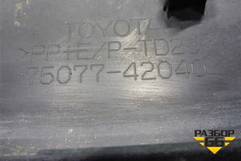 Накладка двери задней правой (7507742040) для Toyota Rav-4 с 2018г