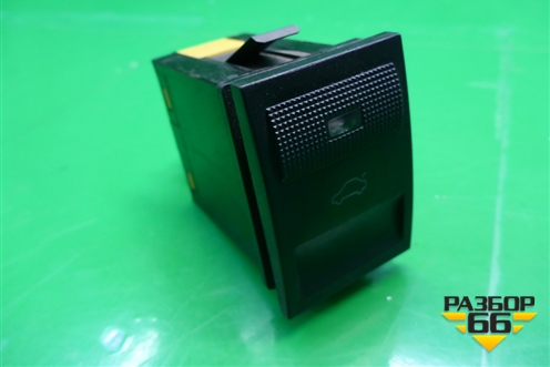 Кнопка открывания багажника (377959831A) для Volkswagen Pointer с 2004г