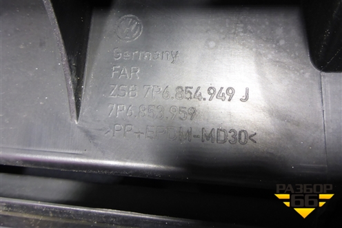 Накладка двери задней левой (новая) (7P6854949J) для Volkswagen Touareg с 2010-2018г
