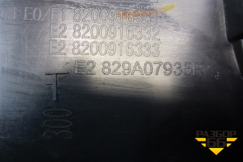 Обшивка двери задней правой под механику (8200916331) для Renault Sandero с 2009-2014г