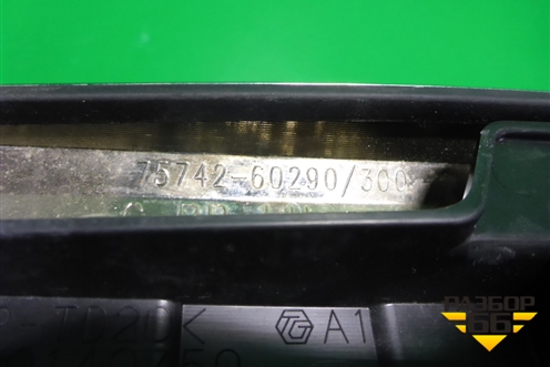 Накладка двери задней левой (после 2015г) (7574260290) ( 7507660140) для Toyota Land Cruiser (200) с 2008г