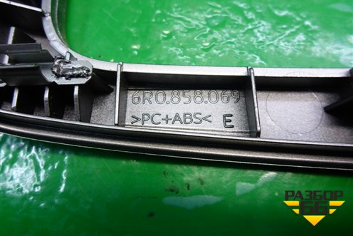 Рамка магнитолы (6R0858069) для Volkswagen Polo (седан) с 2010г