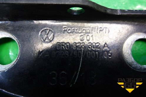 Петля капота правая (6R0823301A) для Volkswagen Polo (седан) с 2010г