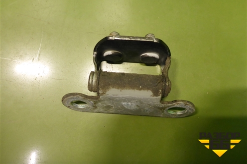 Петля двери багажника (до 2015г верхней) (6881028040) для Toyota Land Cruiser (200) с 2008г