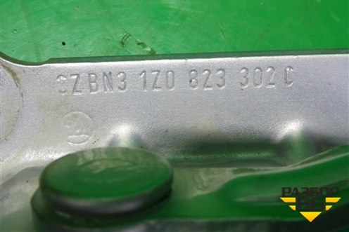 Петля капота правая (1Z0823302C) для Skoda Octavia (А5) с 2004-2013г
