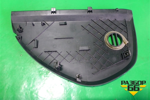 Накладка на торпедо (боковая правая) (1Z0857504) для Skoda Octavia (А5) с 2004-2013г