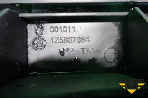 Кронштейн заднего бампера центральный правый (1Z5807864) для Skoda Octavia (А5) с 2004-2013г