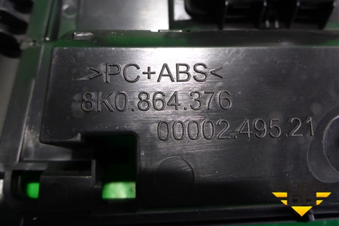 Накладка внутренняя (на подлокотник) (8K0864376) для Audi A4 (В8) с 2007-2015г
