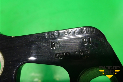 Петля двери багажника правая (8K9827300) для Audi A4 (В8) с 2007-2015г