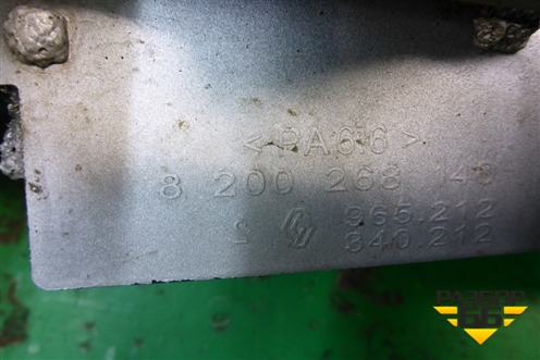 Кронштейн переднего крыла правый (8200268140) для Renault Megane 2 с 2002-2009г