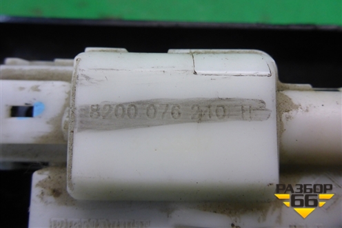 Накладка двери передней правой уголок (8200076240H) для Renault Megane 2 с 2002-2009г