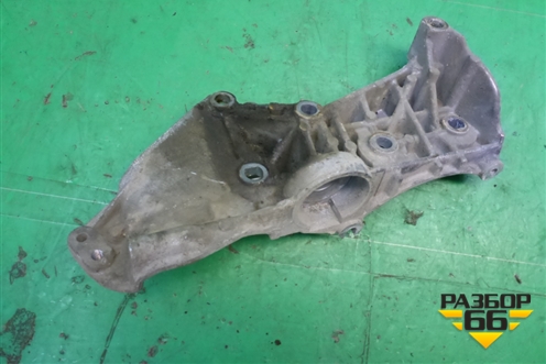 Кронштейн генератора (1.6л K4MC813) (8200242569) для Renault Megane 2 с 2002-2009г