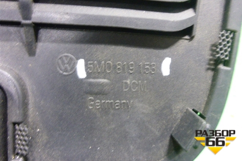 Накладка на торпедо (5M0819153) для Volkswagen Golf V Plus с 2005-2014г