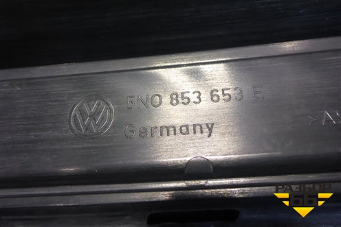Решетка радиатора (5N0853653E) для Volkswagen Tiguan с 2011-2016г