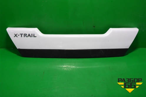 Накладка двери багажника (90901JU00A) для Nissan X-Trail (Т31) с 2007-2014г