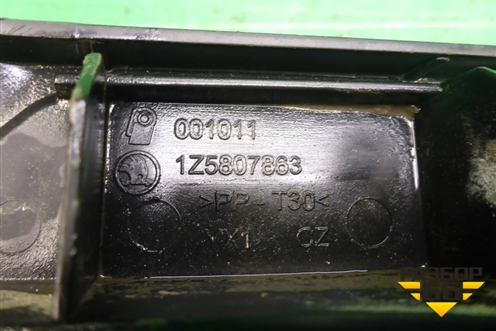 Кронштейн заднего бампера левый (лифтбэк) (1Z5807863) для Skoda Octavia (А5) с 2004-2013г