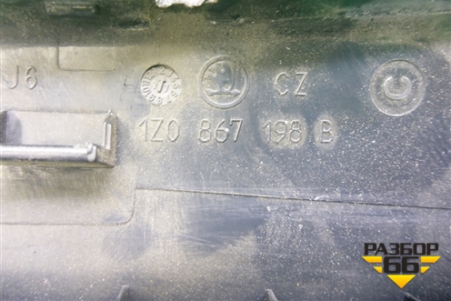 Накладка двери передней правой (1Z0867198B) для Skoda Octavia (А5) с 2004-2013г