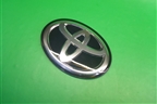 Эмблема на крышку багажника (после 2020г) (9097502140) для Toyota Camry V70 с 2017г