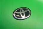Эмблема на крышку багажника (после 2020г) (9097502140) для Toyota Camry V70 с 2017г