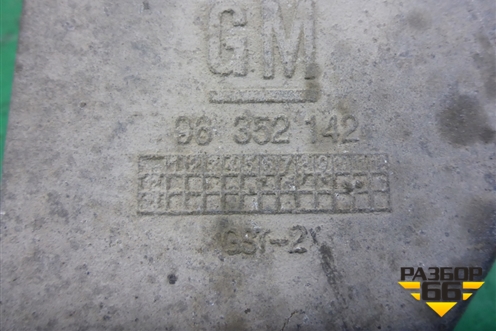 Кронштейн генератора (нижний 1.6л F16D3) (96352142) для Chevrolet Cruze c 2009-2015г