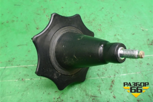 Болт крепления запасного колеса (13132390) для Chevrolet Cruze c 2009-2015г