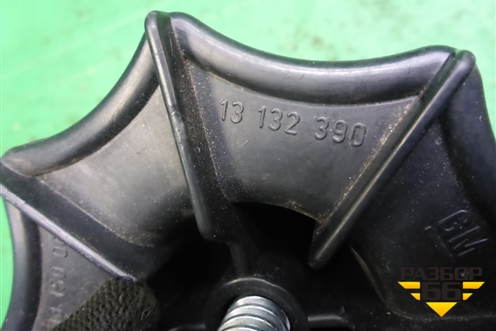 Болт крепления запасного колеса (13132390) для Chevrolet Cruze c 2009-2015г