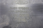 Решетка в передний бампер центральная (8M5117B968A) для Ford Focus 2 с 2008-2011г