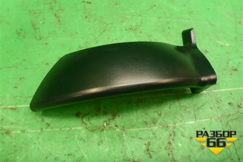 Накладка внутренняя (на петлю багажника правая) (8R0827280) для Audi Q5 c 2008-2017г