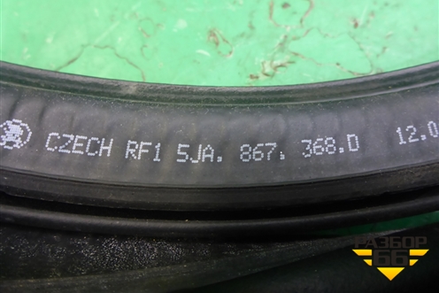 Уплотнитель двери задней правой (5JA867368D) для Skoda Rapid с 2013г