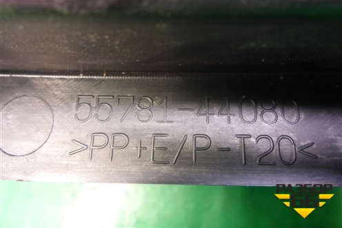 Решетка стеклоочистителей правая (5578144080) для Toyota Isis c 2004-2018г