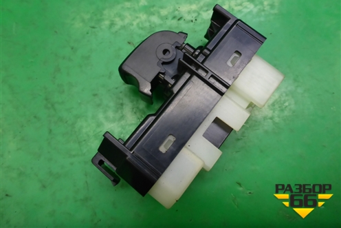 Кнопка стеклоподъёмника задняя правая (8403044031) для Toyota Isis c 2004-2018г